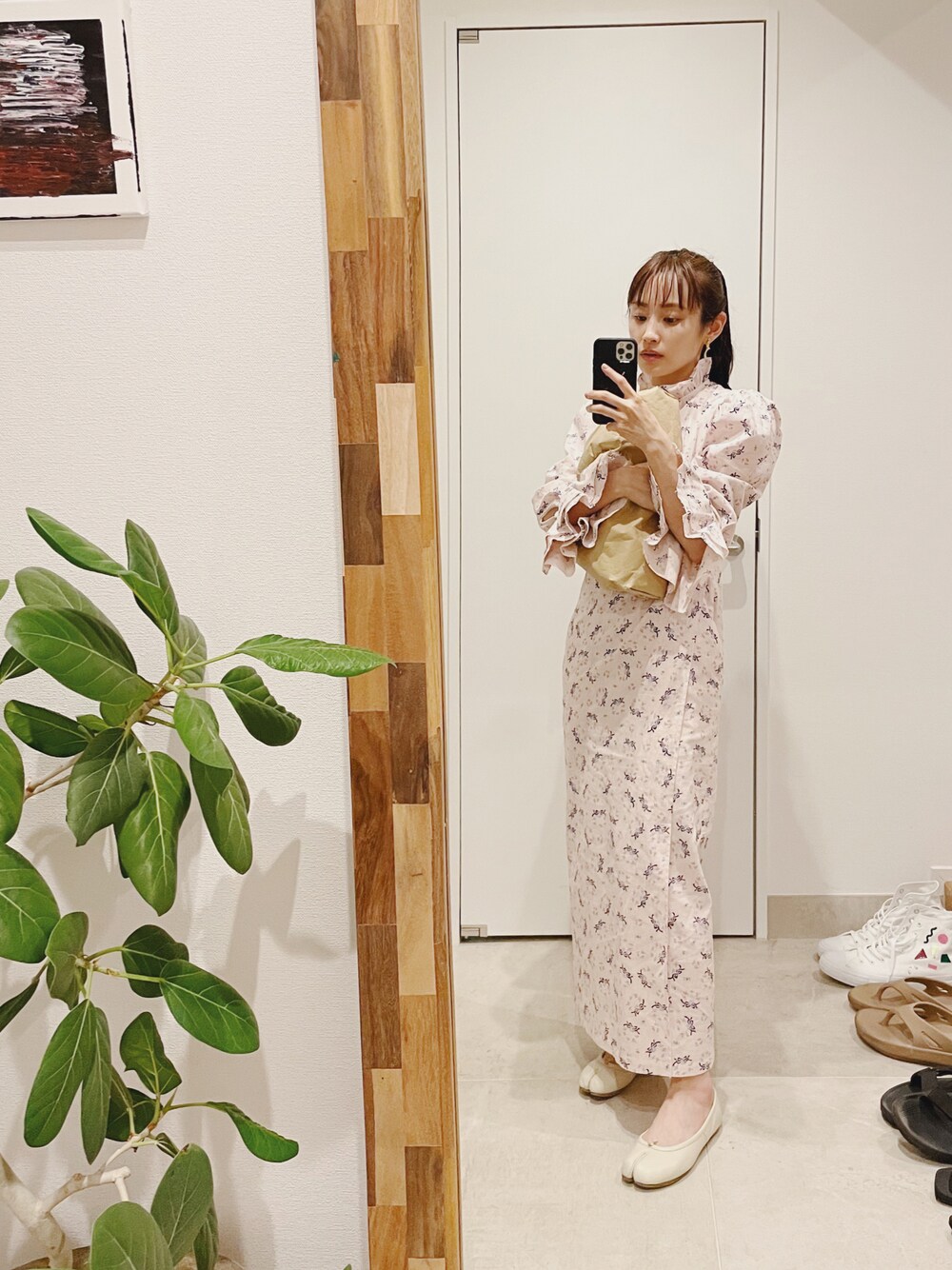「ホリデー、holiday、高橋愛、154cm、ピンク、tabi、マルジェラ、Maison Margiela」｜「HOLIDAYのRIBBON DRESS リボンドレス（ワンピース、ピンク系）」を使った、高橋愛さん（レディース・154cm）の夏コーディネートの1枚目の写真