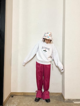 「高橋愛」｜「アイテム（スウェット）」を使った、高橋愛さん（レディース・154cm）の秋コーディネート