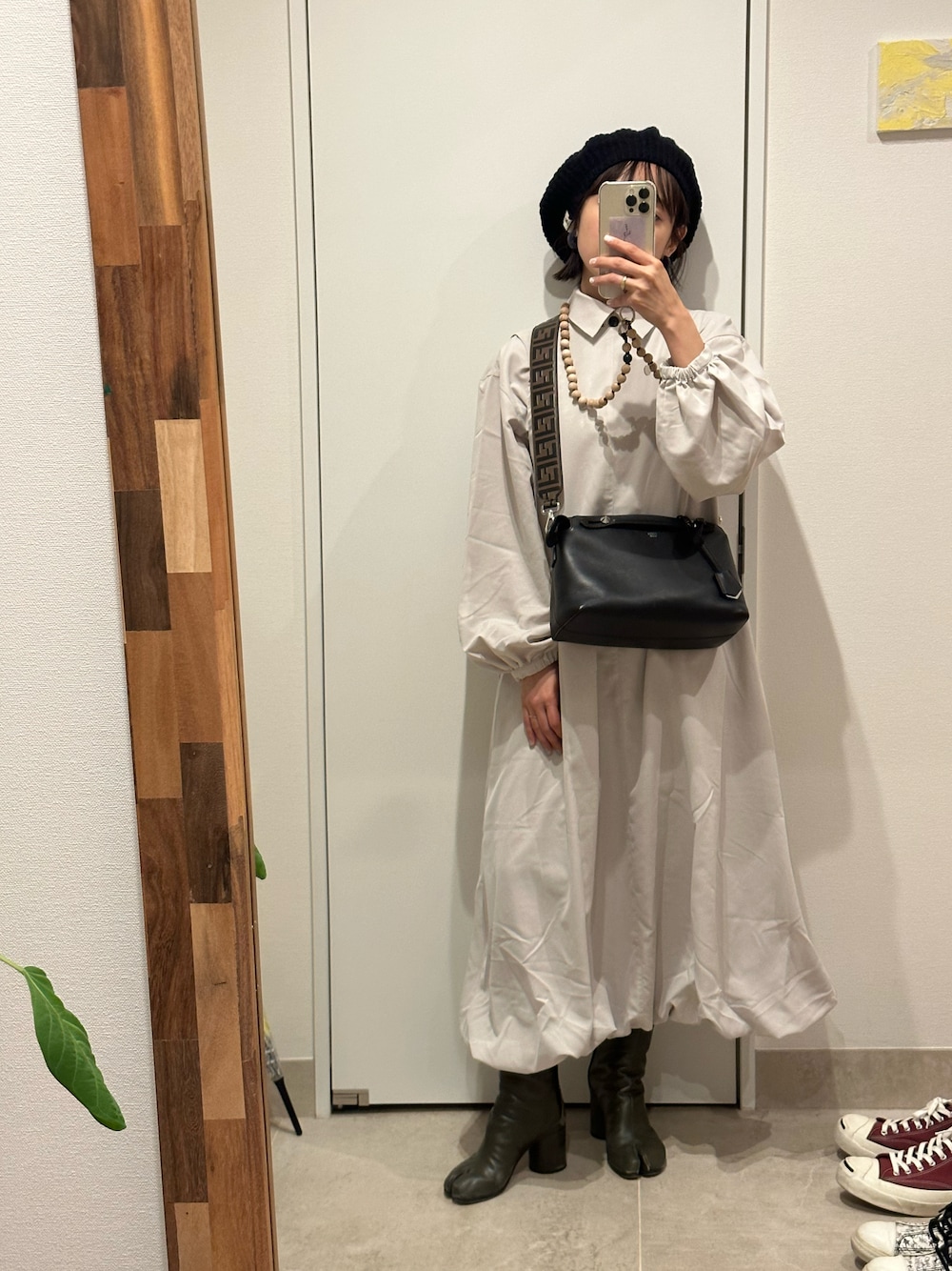 「重ね着ベストシーズン、レイヤードスタイル、haco!、ラブアンドピース2023、154cm、高橋愛コラボ、FENDI、足袋ブーツ、Maison Margiela」｜「haco!の【高橋愛さんコラボ】大好きな人と会うときには前向いて背筋のばそう バルーンシルエットのTWO-PIECE by LOVE&PEACE PROJECT（セットアップ、グレー系）」を使った、高橋愛さん（レディース・154cm）の秋コーディネートの1枚目の写真