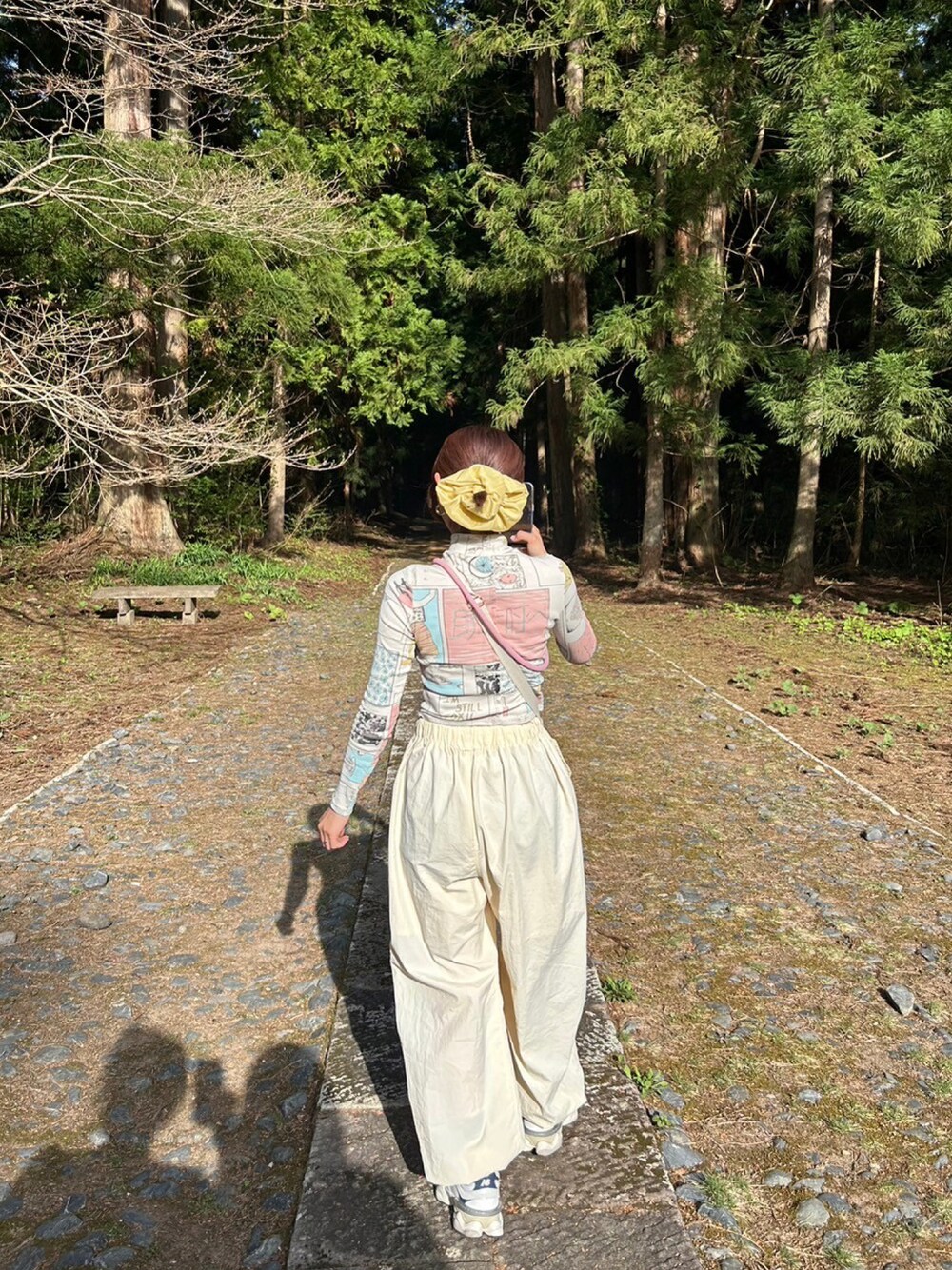 「hai、スタイルミキサー、stylemixer、スタミキ、高橋愛、ストリートカジュアル、farfetch、春夏コーデ、ボーイッシュ、New Balance、スニーカー」｜「Farfetchのアイテム（Tシャツ/カットソー、ピンク系）」を使った、高橋愛さん（レディース・154cm）の春コーディネートの1枚目の写真