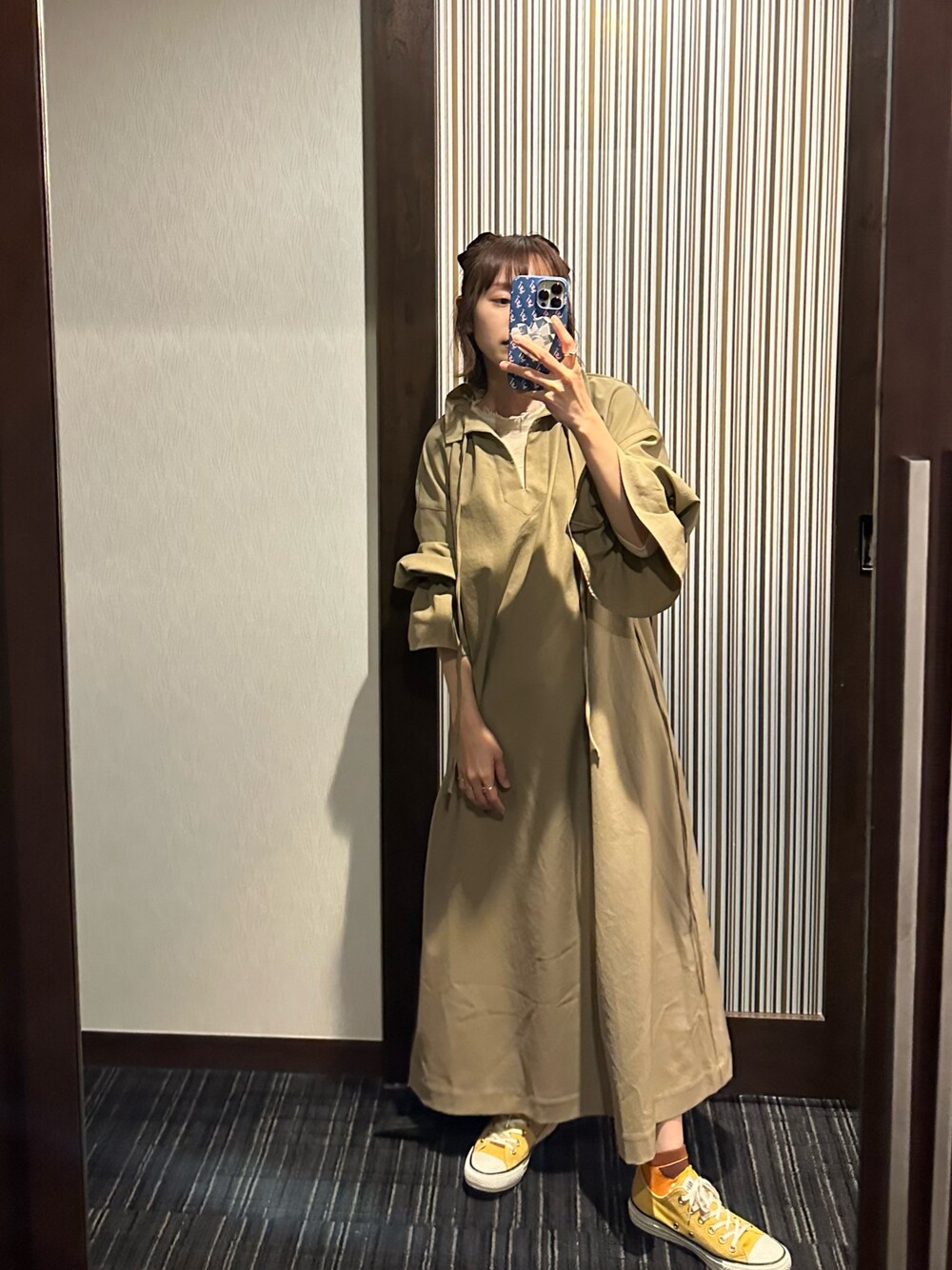 「秋服、冬コーデ、高橋愛、fukuu、ふくうコーデ、ベージュ、ロングワンピース」｜「fukuuのリサイクルポリエステル100% 2way 大人ワンピース（ワンピース、ベージュ系）」を使った、高橋愛さん（レディース・154cm）の秋コーディネートの1枚目の写真
