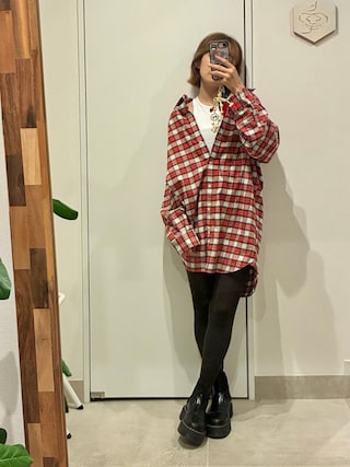 「MARINE SERRE(マリーン・セル)のORGANIC COTTON FITTED TANK TOP(タンクトップ)」を使った、高橋愛さん(レディース・154cm)の秋コーディネート