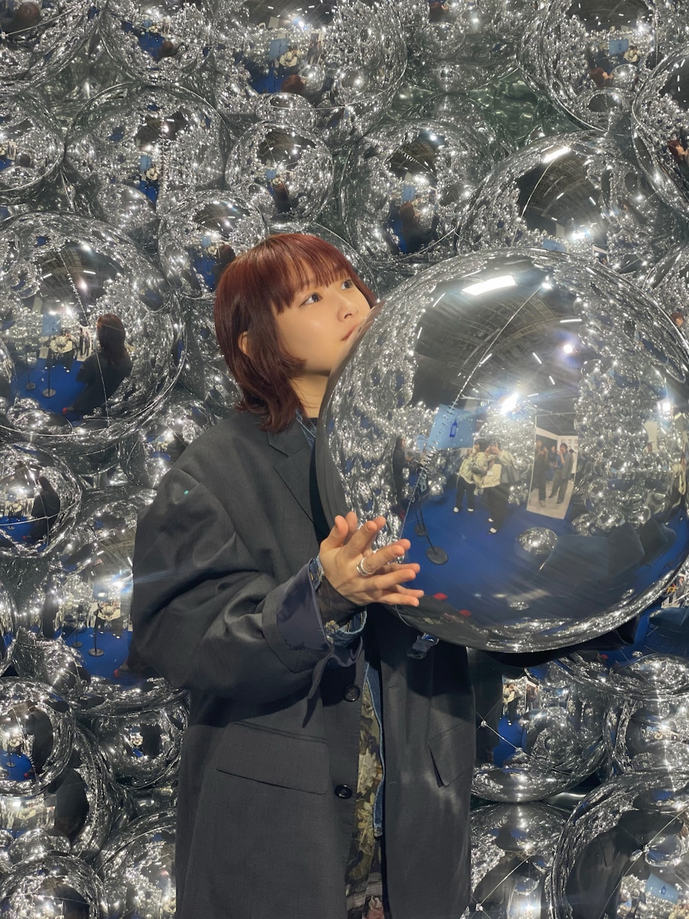 「ジャケット、万能ジャケット、HOLIDAY、ホリデー、グレージャケット、高橋愛」｜「HOLIDAYのWOOL PUFF JACKET ウールパフジャケット（テーラードジャケット、グレー系）」を使った、高橋愛さん（レディース・154cm）の春コーディネートの1枚目の写真