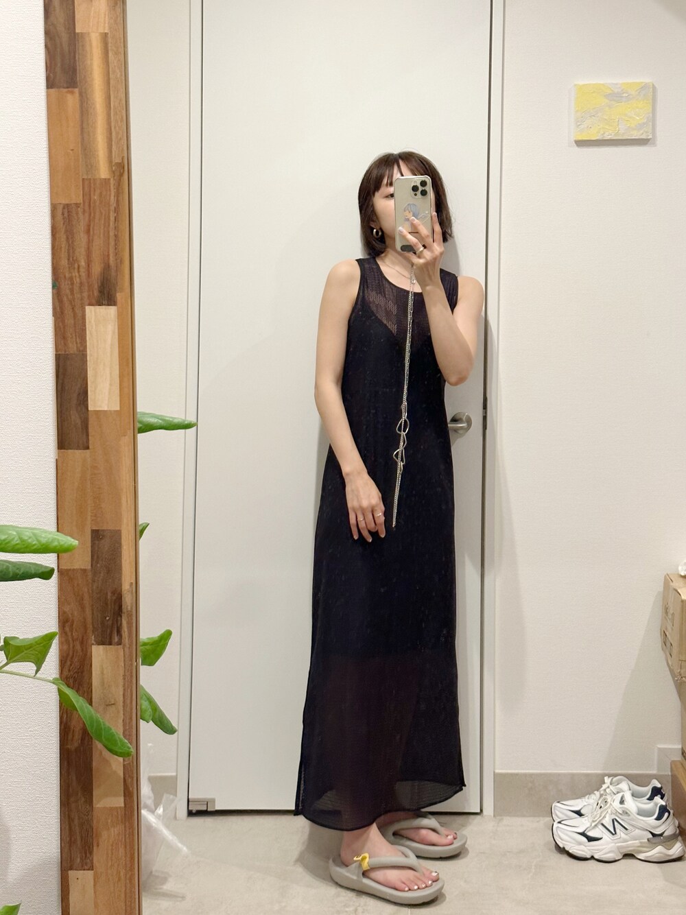 「ユニクロマメクロゴウチ、UNIQLO mame kurogouchi、マメクロゴウチ、UNIQLO、透けニット、キレイめカジュアル、秋服、楽チンコーデ、シンプル」｜「UNIQLOのアイテム（ワンピース/ドレス、ブラック系）」を使った、高橋愛さん（レディース・154cm）の秋コーディネートの1枚目の写真