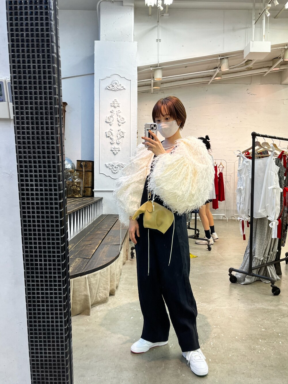 「だから秋服が好き、秋コーデ、大人コーデ、FUMIE=TANAKA、高橋愛、154cm、All in one、オールインワン、styling /、スタイリング、sneakers、スニーカー、reebok」｜「styling/のアイテム（オールインワン・サロペット、ブラック系）」を使った、高橋愛さん（レディース・154cm）の秋コーディネートの1枚目の写真