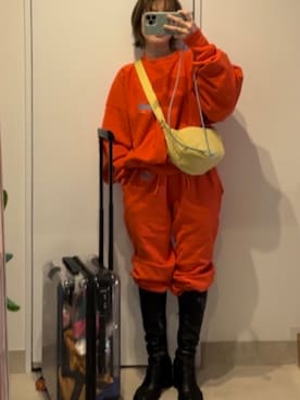 「高橋愛」｜「アイテム（スウェットパンツ）」を使った、高橋愛さん（レディース・154cm）の春コーディネート