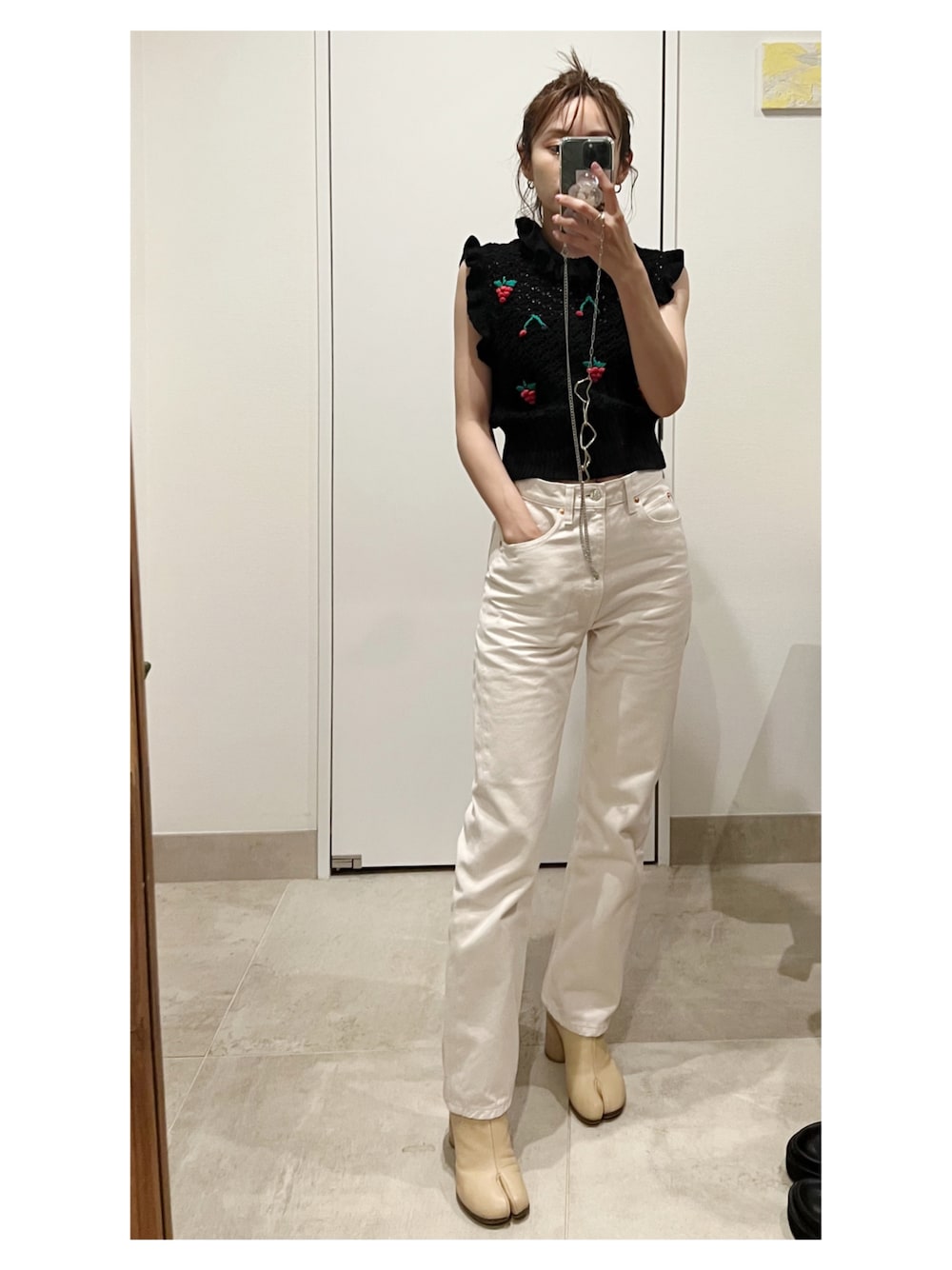 「アウトレット、三井アウトレット、高橋愛、桜色、デニム、Maison Margiela、SERGE de bleu、154cm、ピンク、LEINWANDE」｜「leinwandeのアイテム（トップス、ブラック系）」を使った、高橋愛さん（レディース・154cm）の秋コーディネートの1枚目の写真