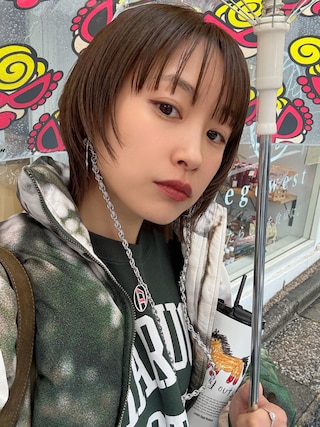 「OSAJI(オサジ)のオサジ ニュアンス ソフトエッジィ リップスティック(口紅/リップティント/グロス)」を使った、高橋愛さん(レディース・154cm)の春コーディネート