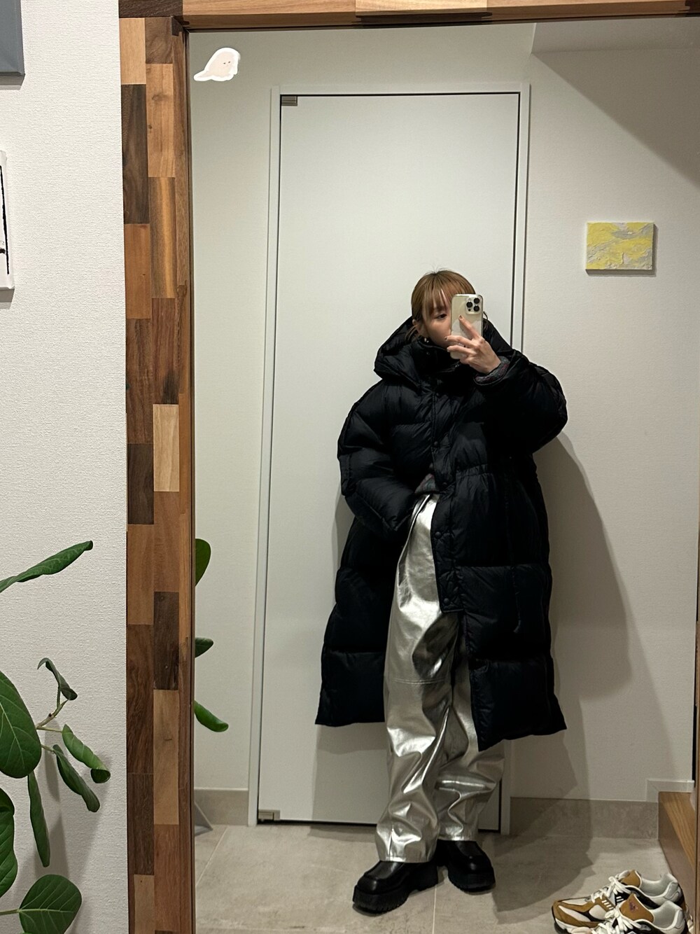 「大人コーデ、私の推しブランド、AcneStudios、ダウンジャケット、medium、ロングコート、MARNI」｜「MEDIUMのアイテム（パンツ、シルバー系）」を使った、高橋愛さん（レディース・154cm）の冬コーディネートの1枚目の写真