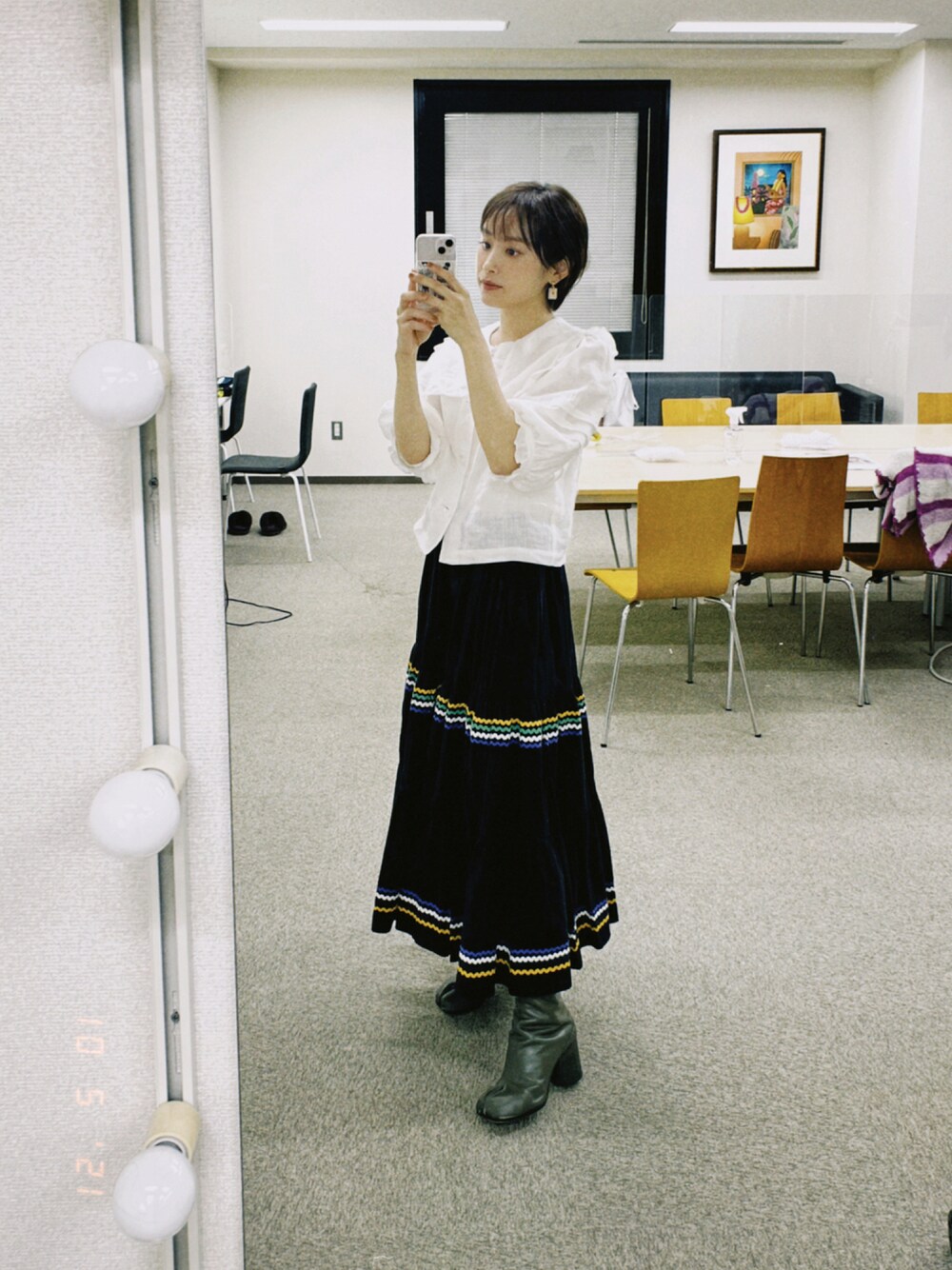 「ブラウス、BEAMS、ロングスカート、マルジェラ、襟付きトップス、高橋愛、大人ガーリー、秋コーデ、tabi、OSHIMA REI、Maison Margiela、154cm、だから秋服が好き」｜「BEAMSのアイテム（スカート、ブラック系）」を使った、高橋愛さん（レディース・154cm）の秋コーディネートの1枚目の写真