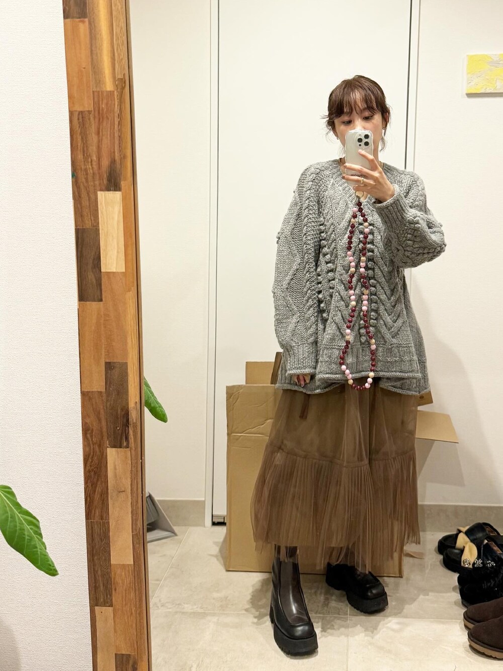 「ファッションを楽しもう、ニットが着たい、ニット、Knit 2023、チュールスカート、エストラータ、venit、ボリュームニット、ロングスカート、厚底ブーツ、MARNI、マルニ、高橋愛」｜「venitのアイテム（ニット/セーター、グレー系）」を使った、高橋愛さん（レディース・154cm）の秋コーディネートの1枚目の写真