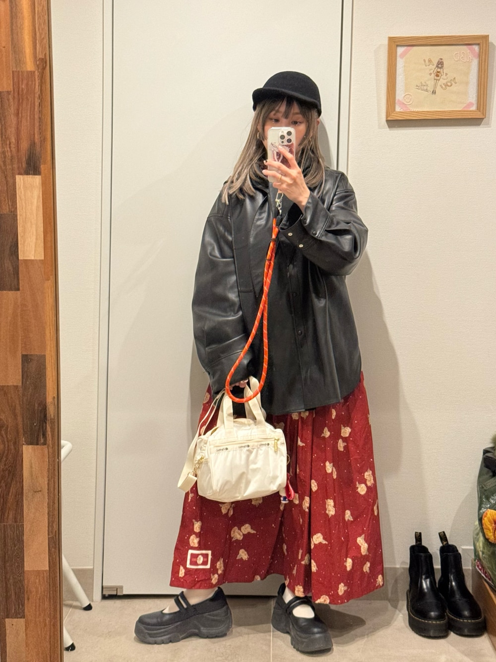 「春、エコレザー、IRENE、アイレネ、UNIQLO、UNIQLO C、高橋愛、メリージェーンスニーカー、ZARA、レスポートサック、レスポ、154cm」｜「PINK HOUSEのCarnation print long dress（ワンピース、レッド系）」を使った、高橋愛さん（レディース・154cm）の春コーディネートの1枚目の写真