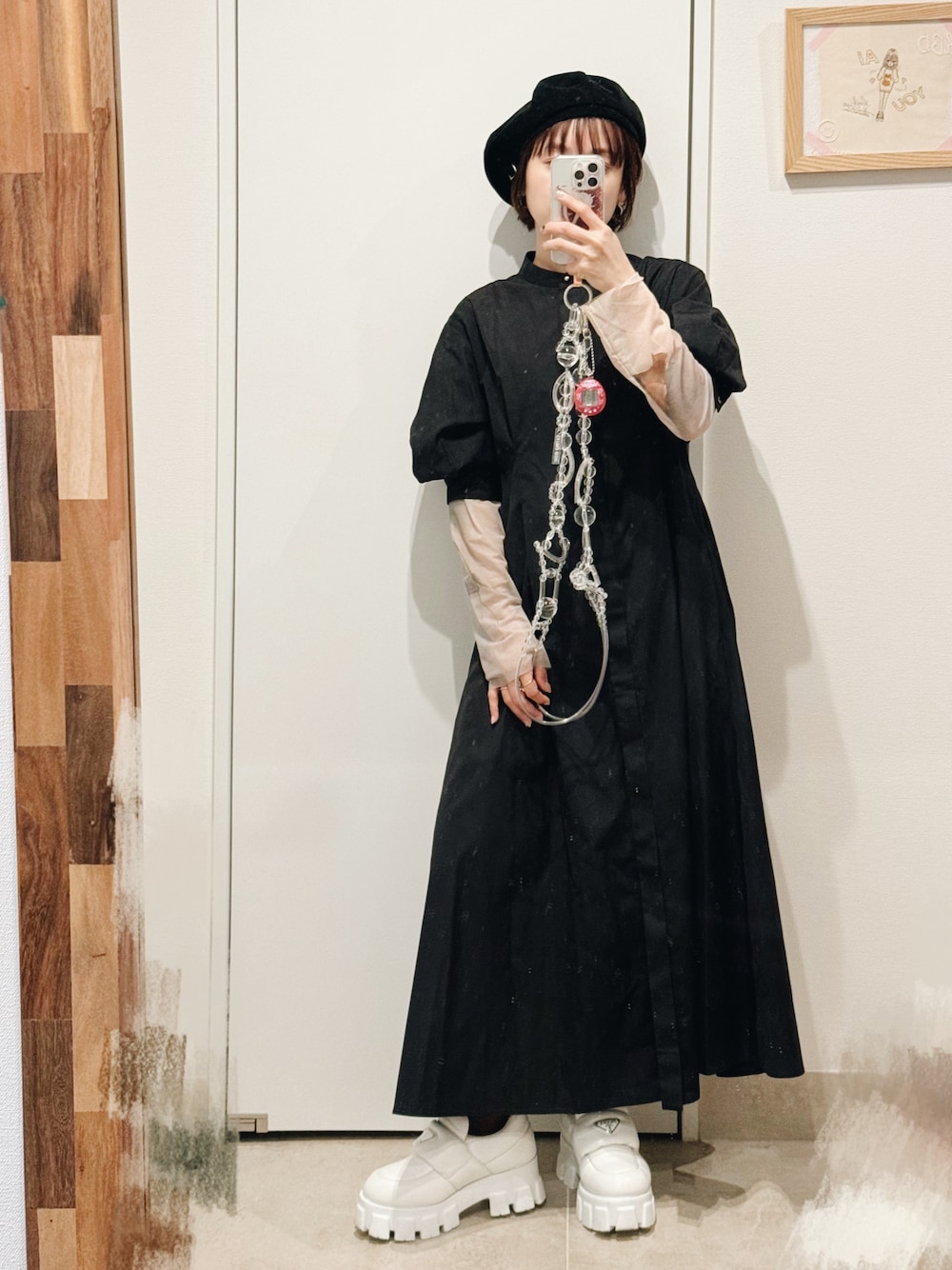 「洋服の青山、黒ワンピ、楽チンワンピース、高橋愛、154cm、春夏コーデ、シンプルコーデ、ローファー、PRADA、厚底シューズ」｜「洋服の青山のアイテム（ワンピース、ブラック系）」を使った、高橋愛さん（レディース・154cm）の春コーディネートの1枚目の写真