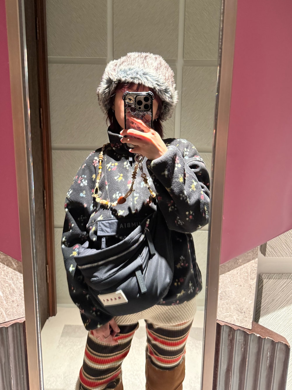 「ニューエラ、NEW ERA、Columbia、コロンビア、レイヤリング、もこもこ、UGG、サイハイブーツ、高橋愛」｜「ColumbiaのColumbia/ ウィメンズクリスタルベンドハーフジップフリース /コロンビア（その他トップス、ブラック系）」を使った、高橋愛さん（レディース・154cm）の冬コーディネートの1枚目の写真