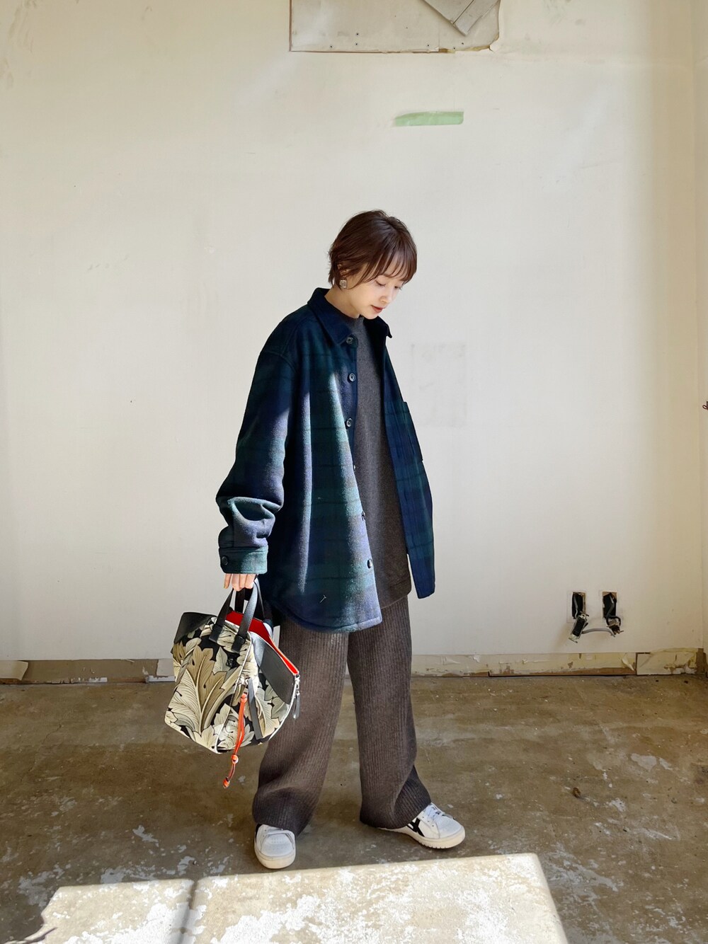 「カジュアル、ニットアップ、fukuu、ふくうコーデ、154cm、LOEWE、ロエベ、asics tiger、アシックス、UNIQLO、チェック、メンズ、ユニセックス」｜「LOEWEのアイテム（バッグ、その他）」を使った、高橋愛さん（レディース・154cm）の秋コーディネートの1枚目の写真