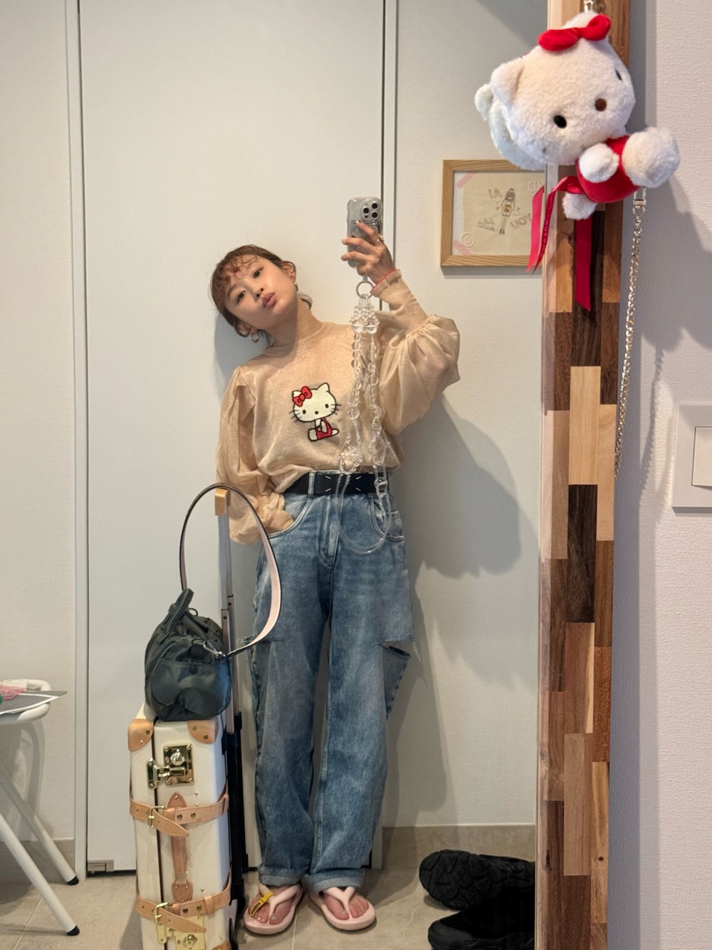 「HELLO KITTY、キティ、初夏コーデ、透け感、BEAMS JAPAN、高橋愛、154cm、taw&toe、POTER、デニム、Maison Margiela、ウエストイン」｜「BEAMS JAPANのアイテム（トップス、ベージュ系）」を使った、高橋愛さん（レディース・154cm）の夏コーディネートの1枚目の写真