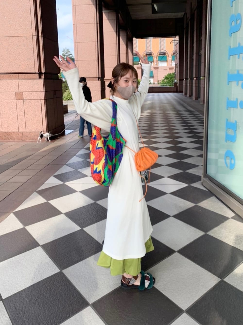 「初秋コーデ、オトナ女子、大人かわいい、大人ガーリー、秋冬コーデ、高橋愛、レイヤリング、重ね着、ビザビ、vis-‵a-vis、154cm、ピスタチオ、BOTTEGA VENETA」｜「vis-`a-visのアイテム（ワンピース/ドレス、ホワイト系）」を使った、高橋愛さん（レディース・154cm）の秋コーディネートの1枚目の写真