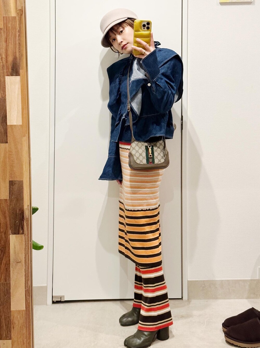 「カラフル、UNIQLO、ユニクロマルニ、MARNI、ボーダー、denim、holiday、高橋愛、デニムコーデ、154cm」｜「GUCCI × BALENCIAGAのアイテム（バッグ、ブラウン系）」を使った、高橋愛さん（レディース・154cm）の春コーディネートの1枚目の写真
