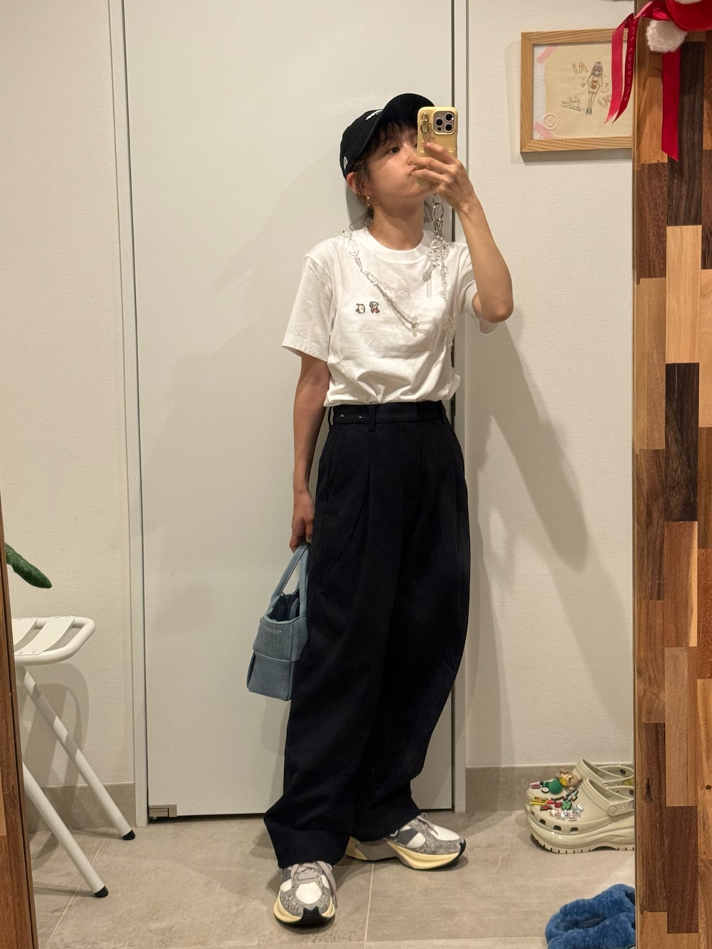 「UNIQLO、UNIQLOコーデ、FF、ファイナルファンタジー、UT、ティナ、FFⅥ、高橋愛、Tシャツ、スニーカー、New Balance、デニム、BOTTEGA VENETA」｜「UNIQLOのアイテム（パンツ、ブラック系）」を使った、高橋愛さん（レディース・154cm）の夏コーディネートの1枚目の写真