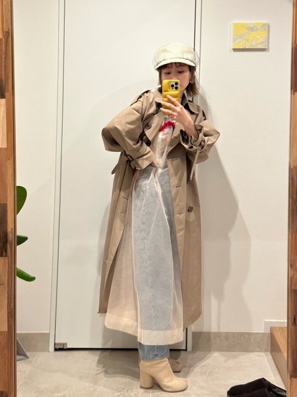 「いまどきジャケット写真、春夏コーデ、春服コーデ、トレンチコート、帽子、キャスケット、レース、CA4LA、カシラ、H&M、simonerocha、tabi、足袋ブーツ、高橋愛」｜「Maison Margielaのアイテム（ブーツ、ベージュ系）」を使った、高橋愛さん（レディース・154cm）の春コーディネートの1枚目の写真