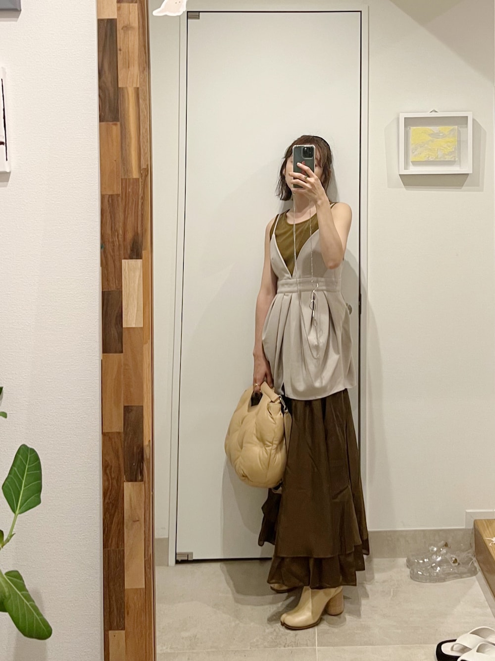 「レイヤードスタイル、レイヤリング、高橋愛、154cm、Ray BEAMS、tabi、seesbees」｜「Ray BEAMSのRBS / イソザイ キリカエ タンク ワンピース（ワンピース、ブラウン系）」を使った、高橋愛さん（レディース・154cm）の夏コーディネートの1枚目の写真