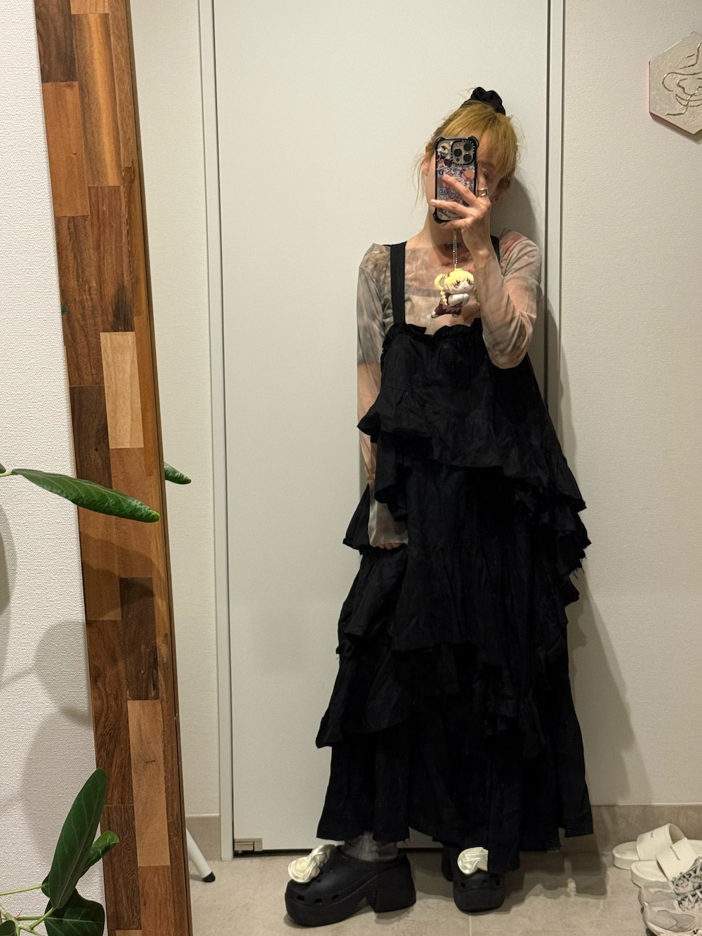 高橋愛さんの「LINEN RUFFLE LAYERED DRESS リネンラッフルレイヤードドレス（HOLIDAY）」を使ったコーディネートの1枚目の写真