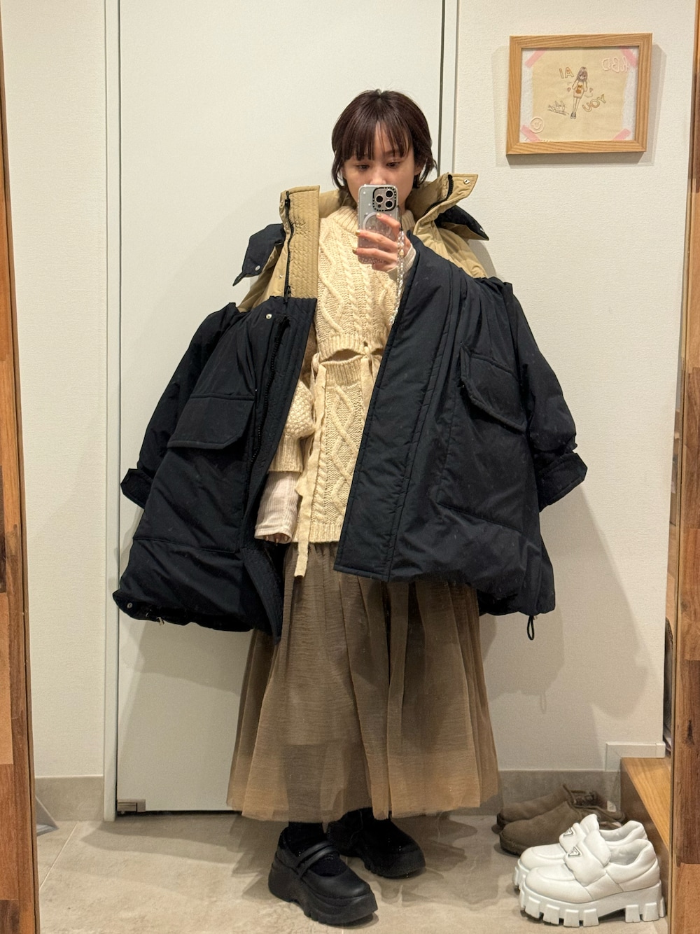 「春でも寒い、オトナカジュアル、ハニーミーハニー、HONEY MI HONEY、高橋愛、154cm、ZARA、厚底スニーカー」｜「HONEY MI HONEYのアイテム（ニット/セーター、ホワイト系）」を使った、高橋愛さん（レディース・154cm）の春コーディネートの1枚目の写真