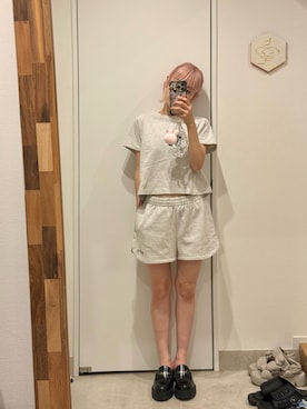 「アイテム（ローファー）」を使った、高橋愛さん（レディース・154cm）の夏コーディネート