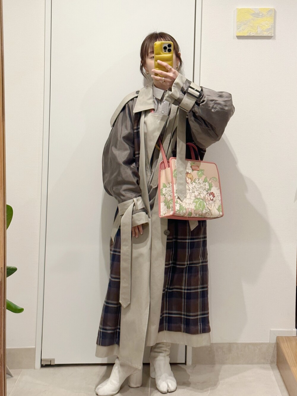 「トレンチコート、154cm、GUCCI、GUCCI KIDS、高橋愛、Maison Margiela、irene、haco!、ラブアンドピース2022」｜「IRENEのアイテム（トレンチコート、ベージュ系）」を使った、高橋愛さん（レディース・154cm）の春コーディネートの1枚目の写真
