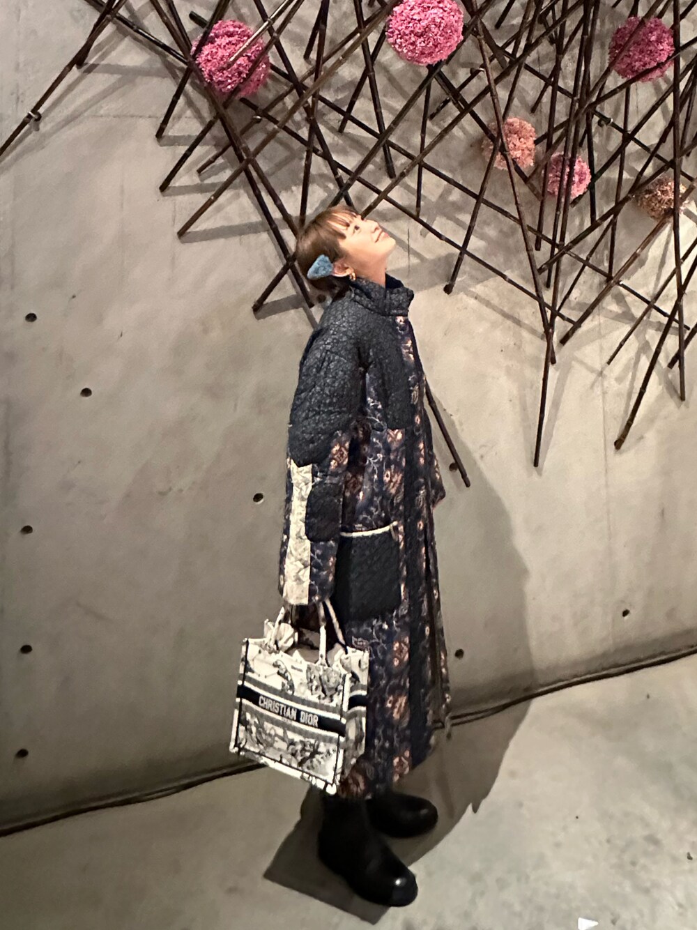 「ニコライバーグマン、お花、大人カジュアル、ロングコート、キルティング、パッチワーク、Dior、sea New York、シーニューヨーク、journal standard、ベイクルーズ、154cm、高橋愛」｜「sea new yorkのアイテム（ジャケット/アウター、その他）」を使った、高橋愛さん（レディース・154cm）の冬コーディネートの1枚目の写真