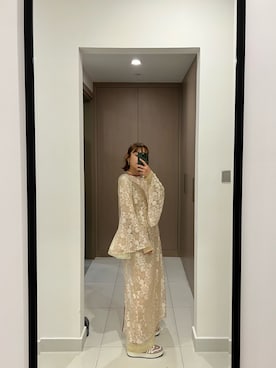「holiday」｜「アイテム（スニーカー）」を使った、高橋愛さん（レディース・154cm）の春コーディネート