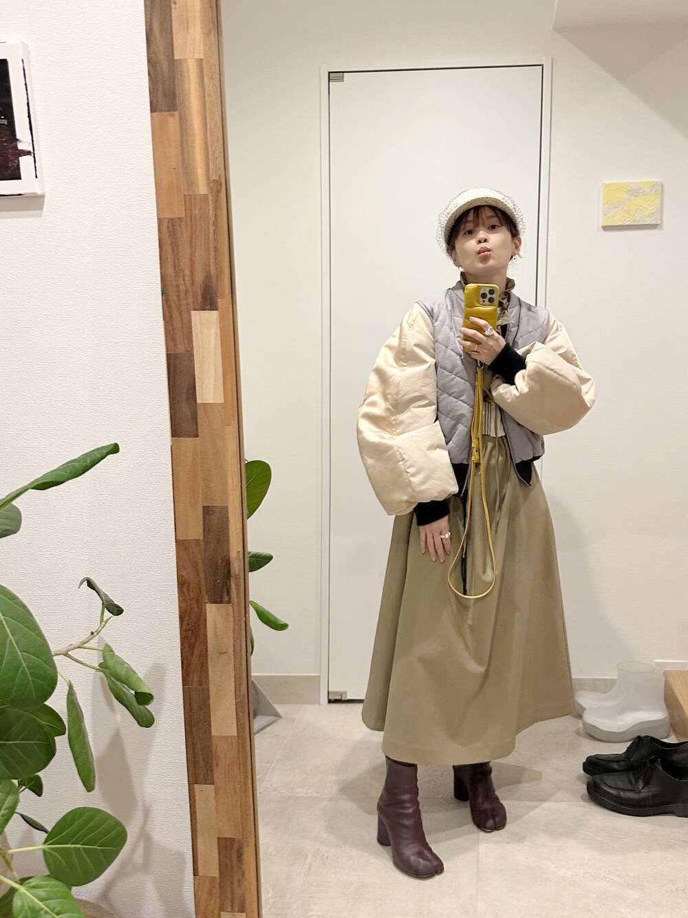 「春、きれいめカジュアル、オトナ女子、LOEWE、fukuu、ふくうコーデ、154cm、高橋愛、CA4LA」｜「CA4LAのMIKEY FUR（キャスケット、ホワイト系）」を使った、高橋愛さん（レディース・154cm）の春コーディネートの1枚目の写真
