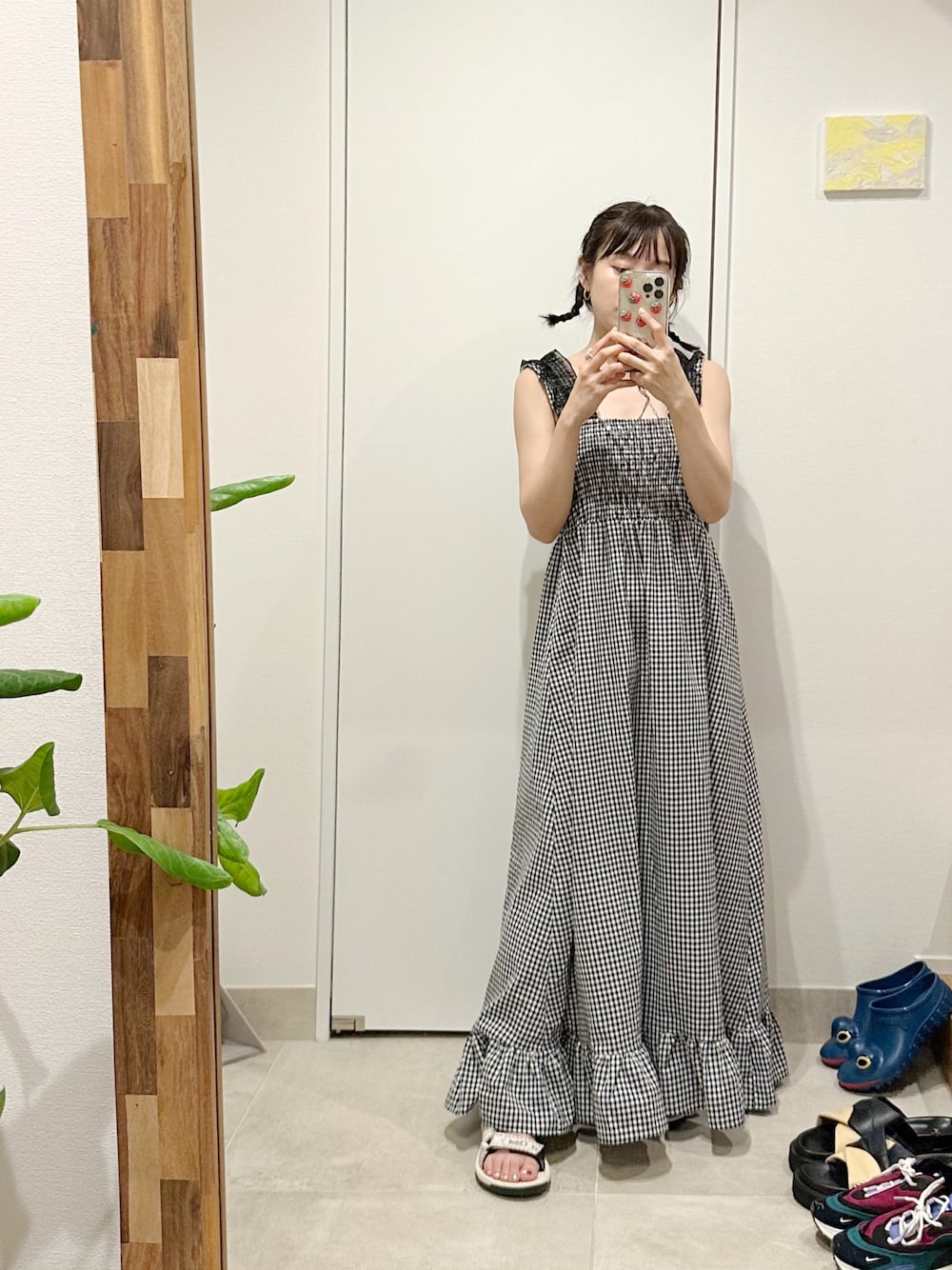 「ジュメロ、jumelle、高橋愛、154cm、あみこみヘア、編み込みヘア、ロングワンピース、ギンガムチェック、夏ファッション、アツいコーデ全部見せ、夏コーデ、おでかけコーデ、大人ガーリー、キャミワンピ、shein」｜「jumelleのcheckered op（ワンピース、ブラック系）」を使った、高橋愛さん（レディース・154cm）の夏コーディネートの1枚目の写真