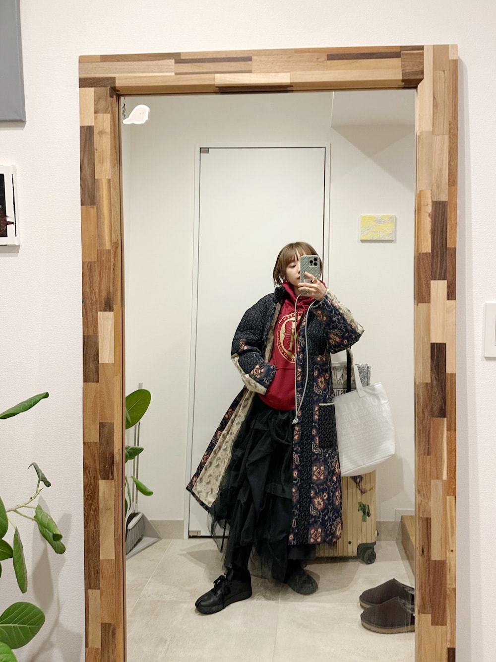 「春服コーデ、お出かけコーデ、春、ラクチンコーデ、レース、パーカー、モードカジュアル、sea new york、ハリーポッター、ハリポタ、ホグワーツ、魔法学校、高橋愛、154cm」｜「Harry Potterのアイテム（パーカー、レッド系）」を使った、高橋愛さん（レディース・154cm）の冬コーディネートの1枚目の写真