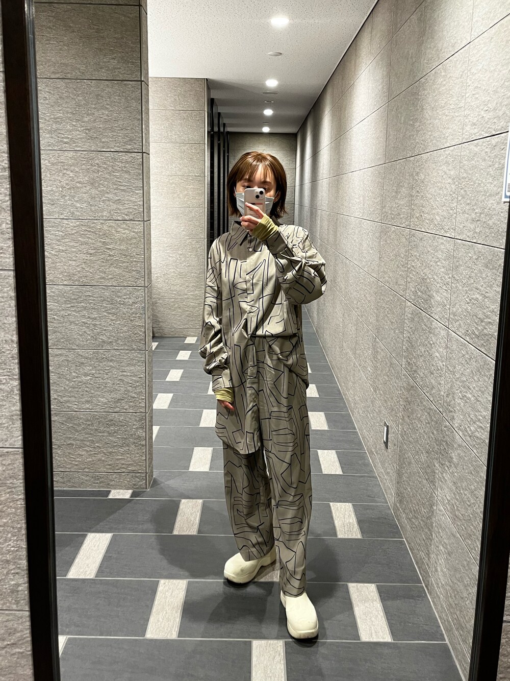 「セットアップ、春服みてみて、春、オトナカジュアル、set up、高橋愛、VACANCY、new bottega、BOTTEGA VENETA」｜「VACANCYのアイテム（シャツ/ブラウス、グレー系）」を使った、高橋愛さん（レディース・154cm）の春コーディネートの1枚目の写真