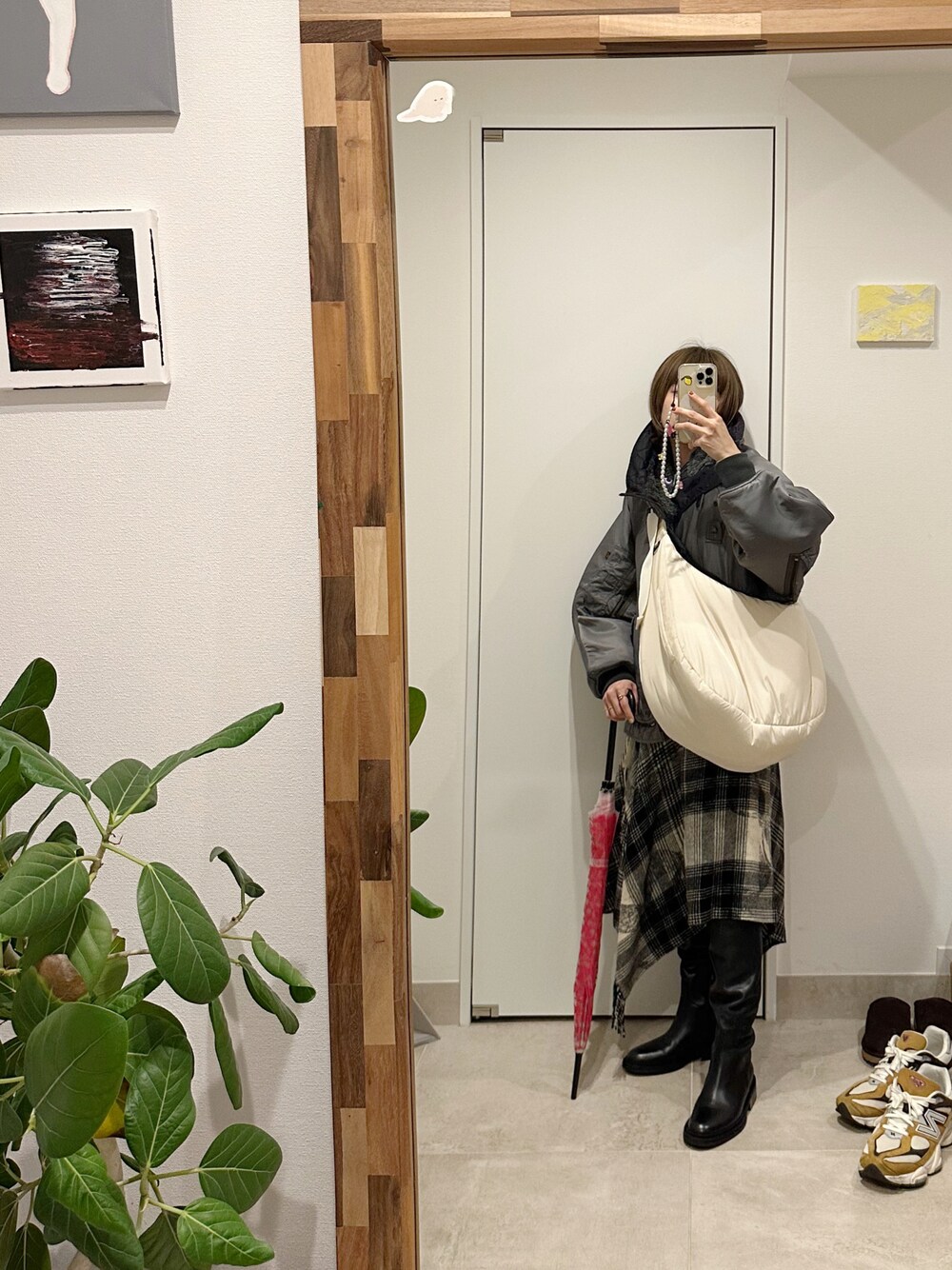 「ビックサイズ、大きいバッグ、THINGS THAT MATTER、Ai Mitoma、三苫愛、154cm、beautiful people、bp、高橋愛、ロングブーツ、BEAMS、巻きスカート、おさがりコーデ、INGEBORG」｜「beautiful peopleのアイテム（MA-1、グリーン系）」を使った、高橋愛さん（レディース・154cm）の冬コーディネートの1枚目の写真