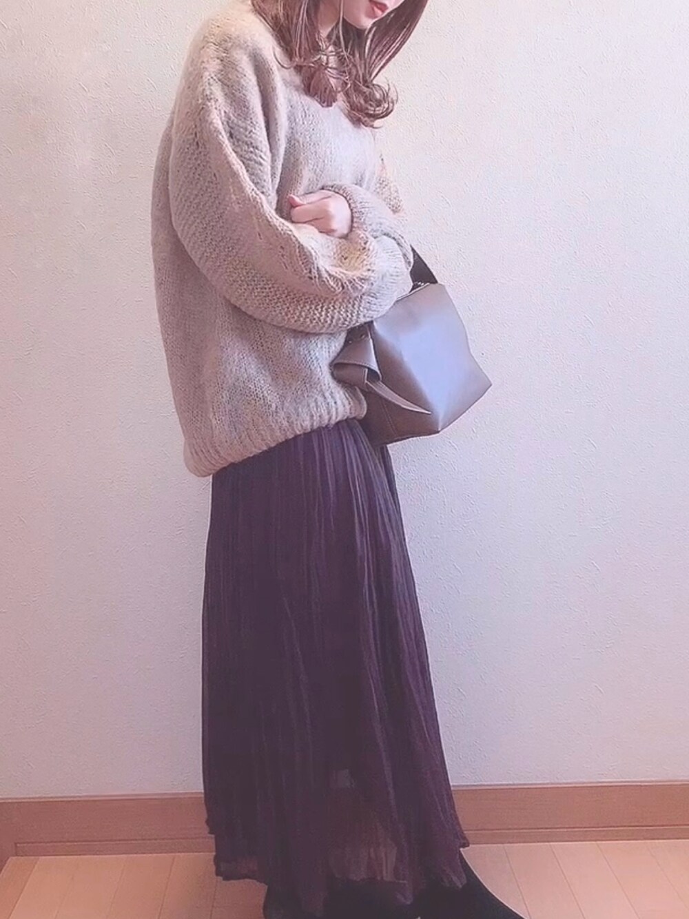 「休日スタイル、シンプル、秋のコーデ、大人女子、低身長コーデ、冬アウター、大人かわいい、ニット/セーター、スカートスタイル、ブラウンコーデ、GU、apartbylowrys、stylemixer、155cm、155㎝コーデ」｜「LILY BROWNのアイテム（ニット/セーター、ベージュ系）」を使った、m✳︎さん（レディース・155cm）の秋コーディネートの1枚目の写真