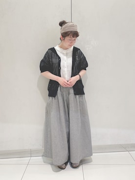 「Samansa Mos2（サマンサ モスモス）のギャザーハカマパンツ（その他パンツ、ブラック系）」を使った、mizukiさん（レディース・155cm）の春コーディネート