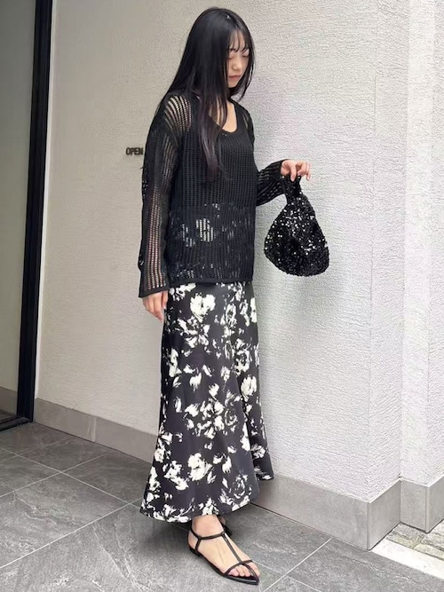 厚めサテン花柄ロングスカート　未使用 定価21300円 セール】サテン花柄ロングスカート（スカート）｜CORNERS
