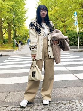 「CORNERS（コーナーズ）のYOGAプリントロンT（Tシャツ/カットソー）」を使った、ななさん（レディース・163cm）の秋コーディネート