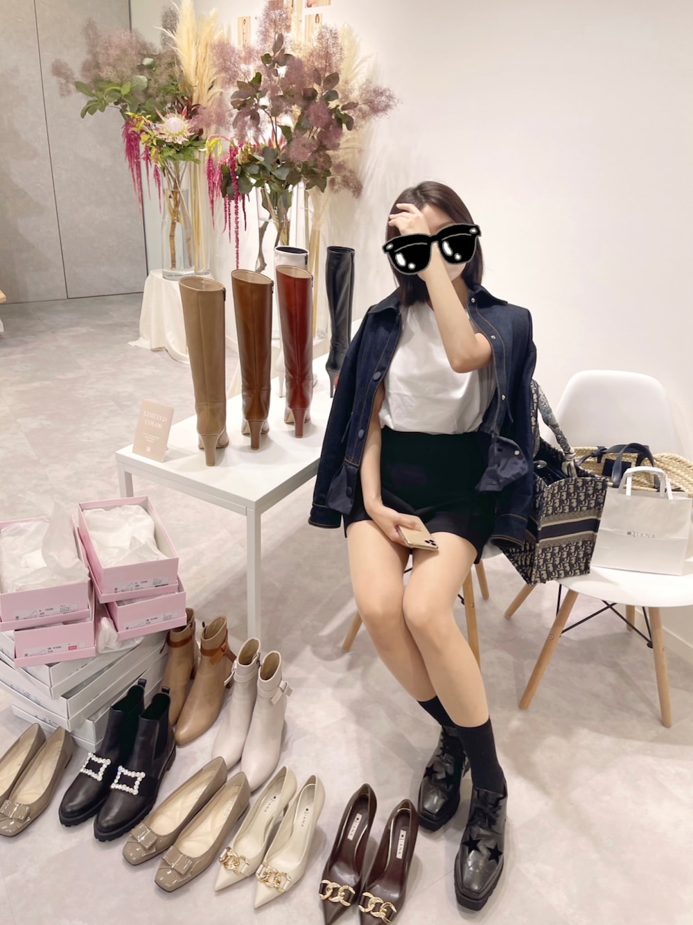 MONCLERのデニムジャケットを使ったレディース人気ファッション