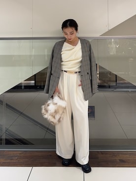 「LOUNGEDRESS（ラウンジドレス）のファークラッチバッグ（クラッチバッグ、ホワイト系）」を使った、linaさん（レディース・156cm）の秋コーディネート