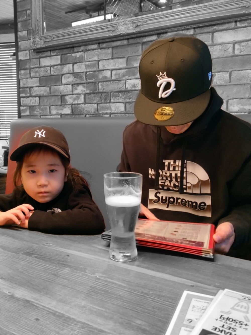 「NEW ERA、キャップコーデ、Supreme x The North Face、dogear Records」｜「Neweraのアイテム（キャップ、ブラック系）」を使った、anさん（メンズ・171cm）の冬コーディネートの1枚目の写真