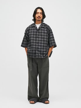 「JOURNAL STANDARD（ジャーナルスタンダード）のコットン リネン ベルテッド ワイド カット ベイカー パンツ（カーゴパンツ、グリーン系）」を使った、syuさん（メンズ・174cm）の夏コーディネート