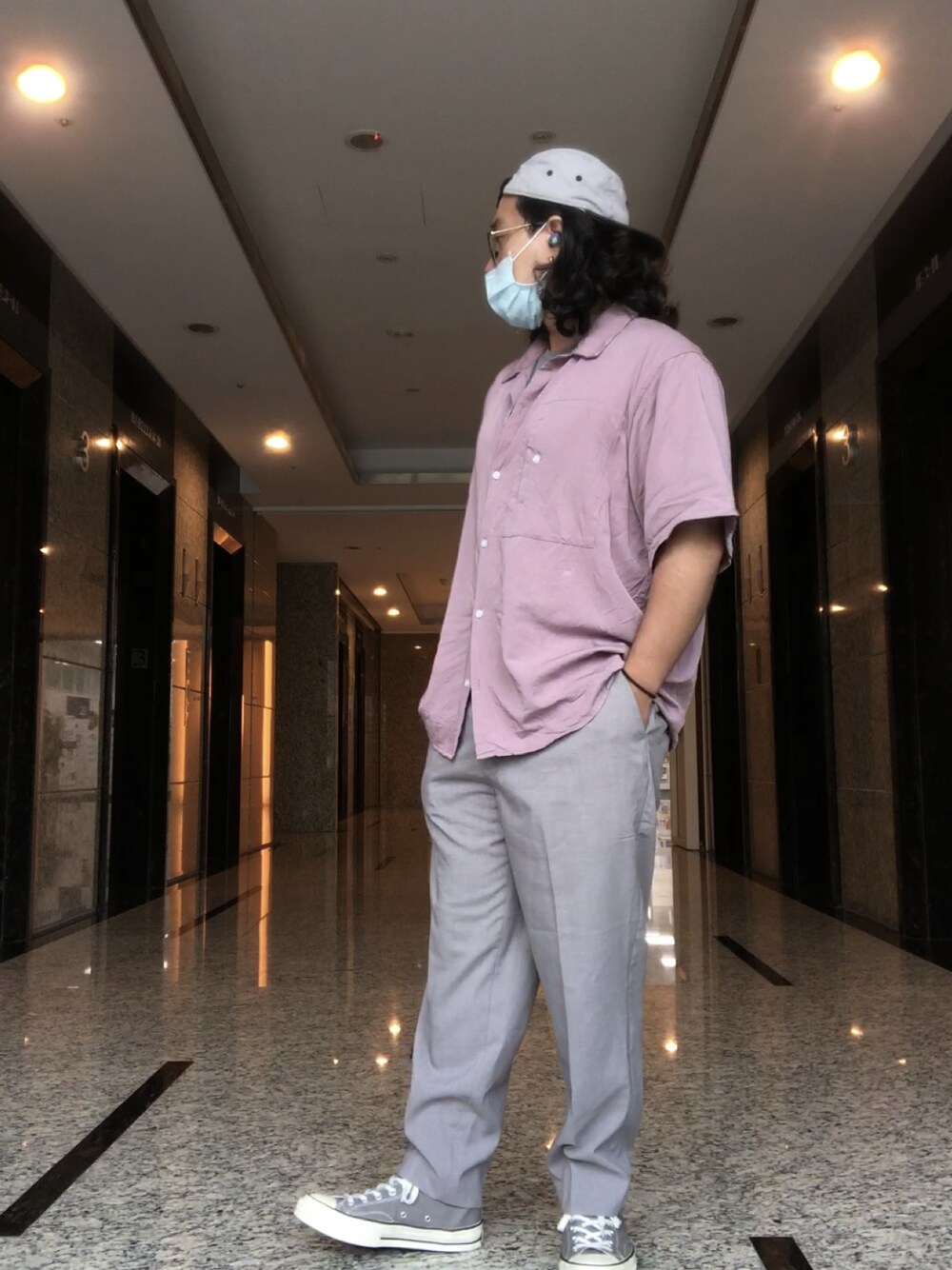 「adidas Originalsのアイテム（キャップ、グレー系）」を使った、徐納森．徐斯達 さん（メンズ・167cm）の夏コーディネートの1枚目の写真