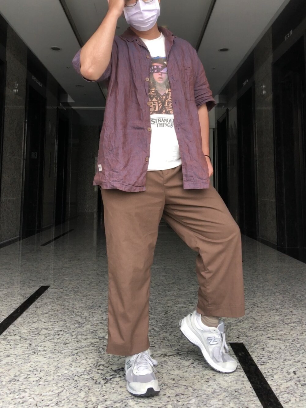 「youzi storeのアイテム（シャツ/ブラウス、パープル系）」を使った、徐納森．徐斯達 さん（メンズ・167cm）の夏コーディネートの1枚目の写真