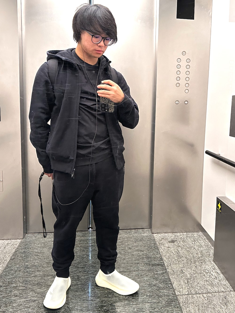 「Y-3、yohjiyamamoto、adidas、adidas originals、モード、モードストリート、秋のコーデ、アディダス、クライマクール、CLIMACOOL」｜「Y-3のアイテム（Tシャツ/カットソー、ブラック系）」を使った、hideさん（メンズ・170cm）の秋コーディネートの1枚目の写真