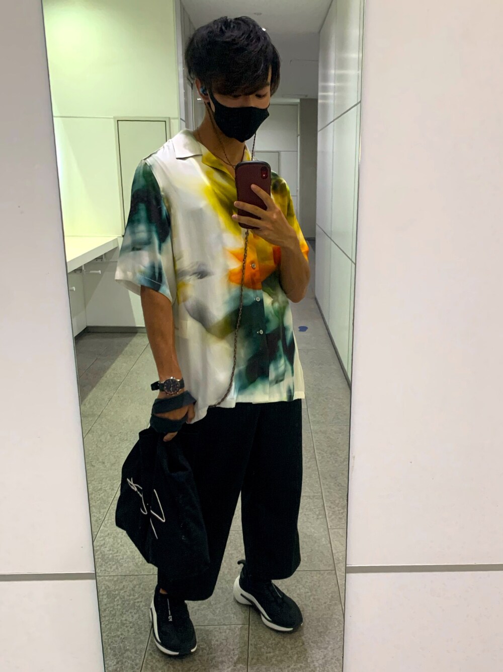 「TaaKk、SENSE OF PLACE by URBAN RESEARCH、URBAN RESEARCH、Y-3、yohjiyamamoto、adidas、yohji yamamoto pour homme、EDIFICE、CASIO、夏、ラフ、オープンカラーシャツ、半袖シャツ、総柄、モード」｜「TAAKKのアイテム（シャツ/ブラウス、ホワイト系）」を使った、hideさん（メンズ・170cm）の夏コーディネートの1枚目の写真