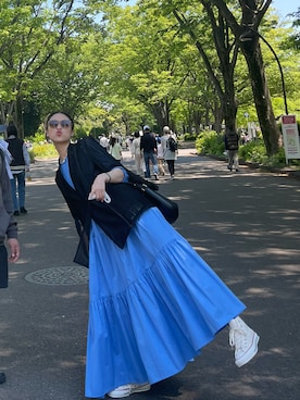 「ブルーワンピース」｜「アイテム（スニーカー）」を使った、Ayaka🌼さん（レディース・165cm）の春コーディネート