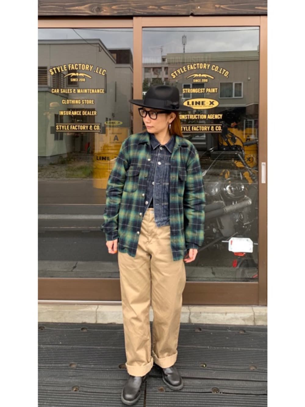 「アメカジ、ハット、thehwdogandco、シャツジャケット、STEVENSON OVERALL CO.、チノパン、スタイルファクトリー、スタイルファクトリー小樽、stylefactory、stylefactory小樽」｜「Chippewaのアイテム（ブーツ、ブラック系）」を使った、nagisaさん（レディース・155cm）の冬コーディネートの1枚目の写真